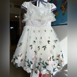 Monnalisa white tulle dress with green/pink embroidery.Size 6 girls,Lightly used